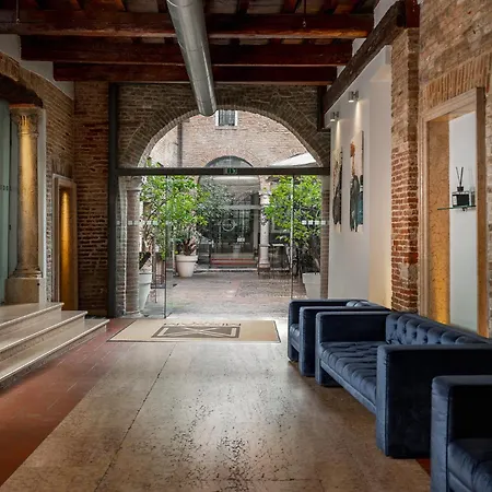 Maxxim & Loft פררה