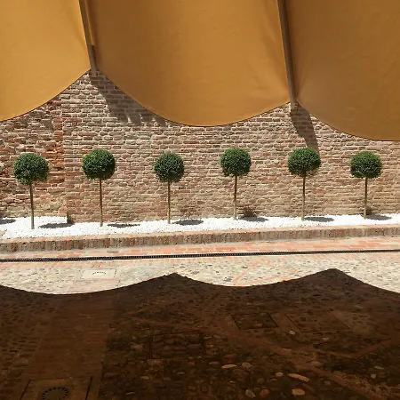 Maxxim & Loft 酒店 费拉拉